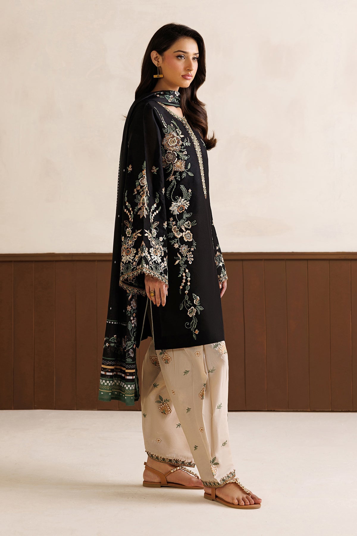 BAROQUE - 3PC DHANAK EMBROIDERED SHIRT EMBROIDERED TROUSER PRINTED COURTRAI DUPATTA - A2015
