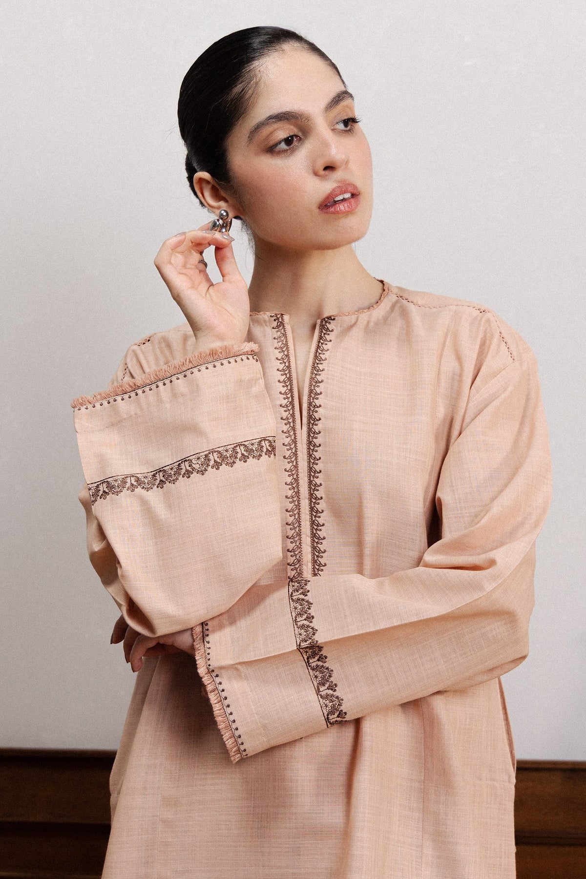 ZARA SHAHJAHAN - 2PC EMBROIDERED KURTA WITH EMBROIDERED TROUSER - A627